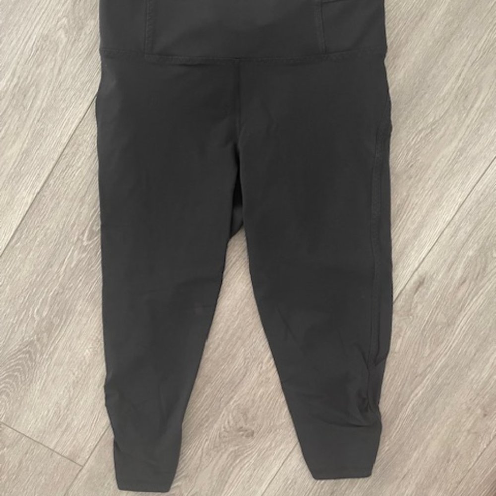 Lululemon Mid-Calf Athleisure Pants (Black)